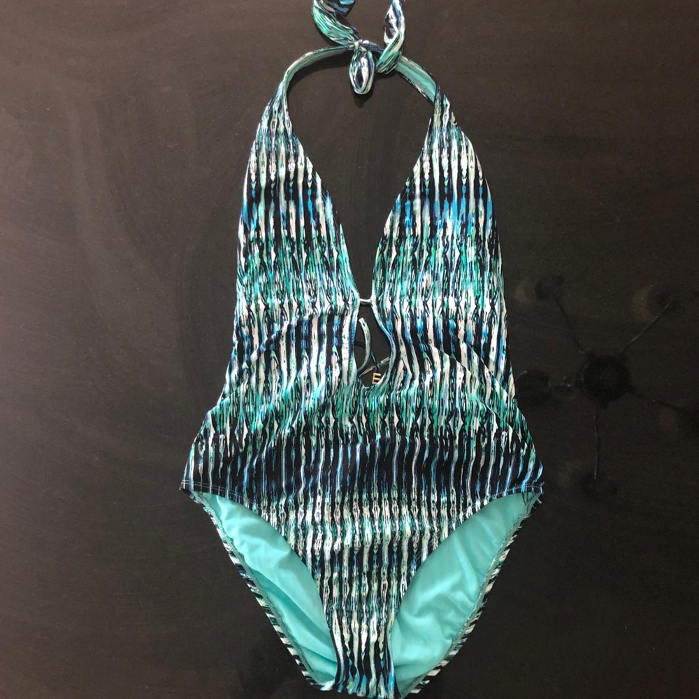 Swimsuit - Picture 2 of 3